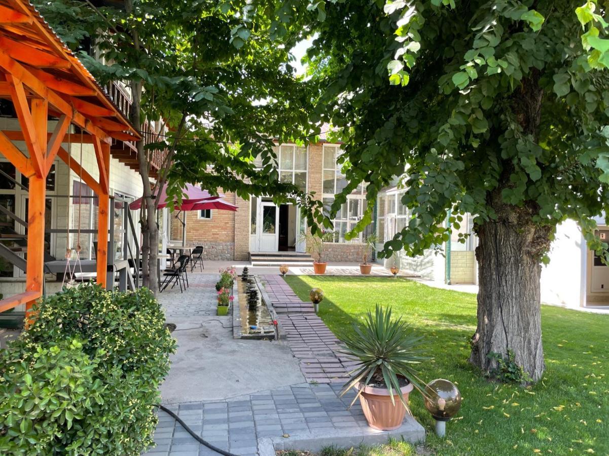 Hotel Eco House Osh Exterior foto